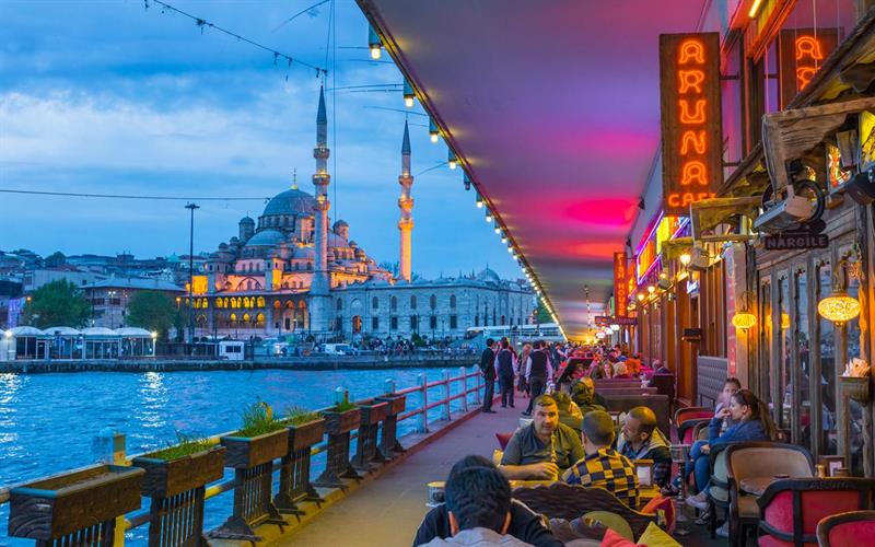 لە ماوەی مانگێکدا ١٣٠ هەزار عێراقی سەردانی تورکیایان کردووە