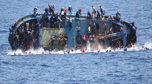 یەختێک بە 100 کۆچبەرەوە ژێر ئاو کەوت