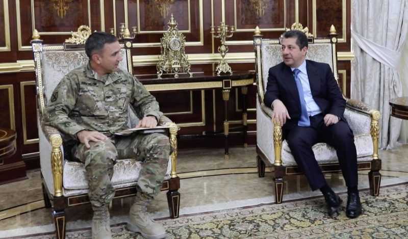 مەسرور بارزانی سەرەخۆشی لە بنەماڵەی شەهیدانی بوردۆمانەکەی حزبی دیموکرات دەکات