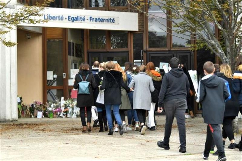 فەڕانسا/ ٩ کەس بە تۆمەتی پەیوەندی لەگەڵ سەربڕینی مامۆستایەکی قوتابخانە دەستگیر کران