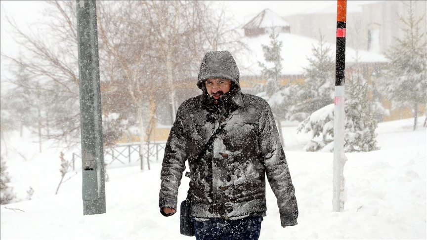بەفر ڕێگای سەدان گوندی لە باکووری کوردستان داخستووە