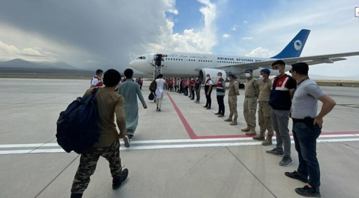 توركیا: لە ھەفتەیەكدا 2106 كۆچبەری نایاسایی دیپۆرت كراوەتەوە
