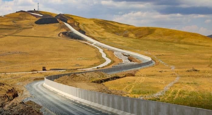 ١٥٥ کیلۆمەتر لە دیواری سەر سنووری نێوان باکوور و ڕۆژهەڵاتی کوردستان لە لایەن تورکیاوە تەواو دەکرێت