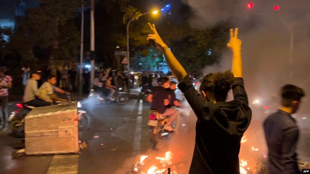 دەستدرێژی سێکسی بۆ سەر دەسبەسەرکراوانی خۆپیشاندانەکانی ئێران