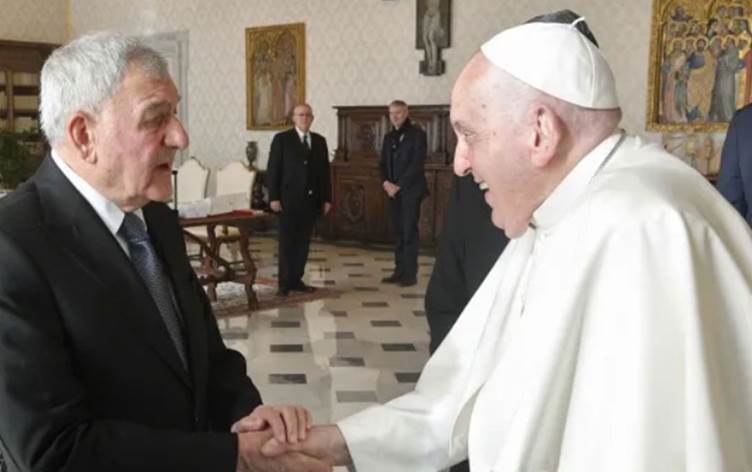 عەبدۆللەتیف ڕەشید سەرۆک کۆماری عێراق لەگەڵ پاپا فرانسیسکۆ کۆبووەوە