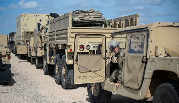 بەپەلە ...  هێزەکانی ئەمریکا کە پێکهاتووە لە ١٢٠ ئۆتۆمبێلی سەربازی لە بنکەیەکی کاتی لە هەرێم جێگیر کران