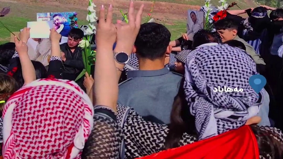 خەڵکی شارەکانی کوردستان لە ڕۆژی جەژندا سەردانی گڵکۆی شەهیدانی شۆڕشی ژینایان کرد