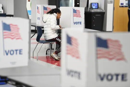 شانسی سەرکەوتنی حێزبی جۆ بایدن لە هەڵبژاردنەکانی کۆنگرەی ئەمریکا زۆر سست و لاوازە .