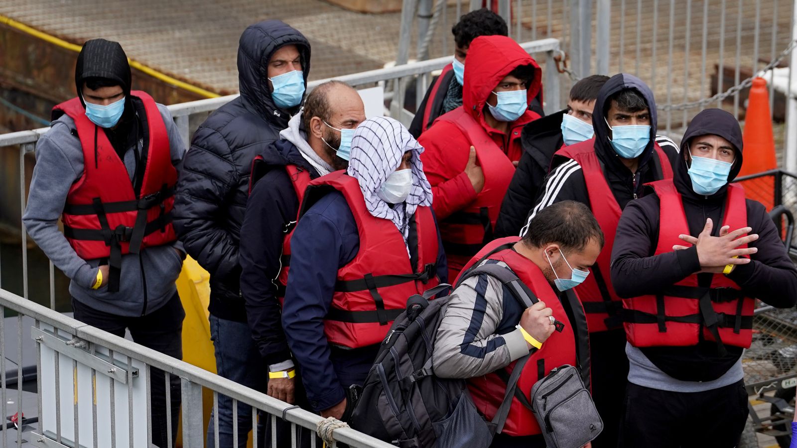 بەریتانیا یاسایەکی توندی لەبارەی کۆچبەرانەوە پەسەند کرد