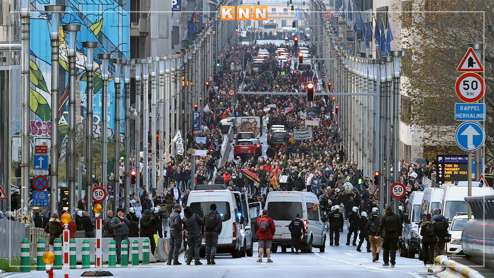 هەزاران کەس لە بەلجیکا دژ بە توندکردنەوەی ڕێوشوێنەکانی خۆپارێزی لەکۆرۆنا هاتنە سەر شەقام