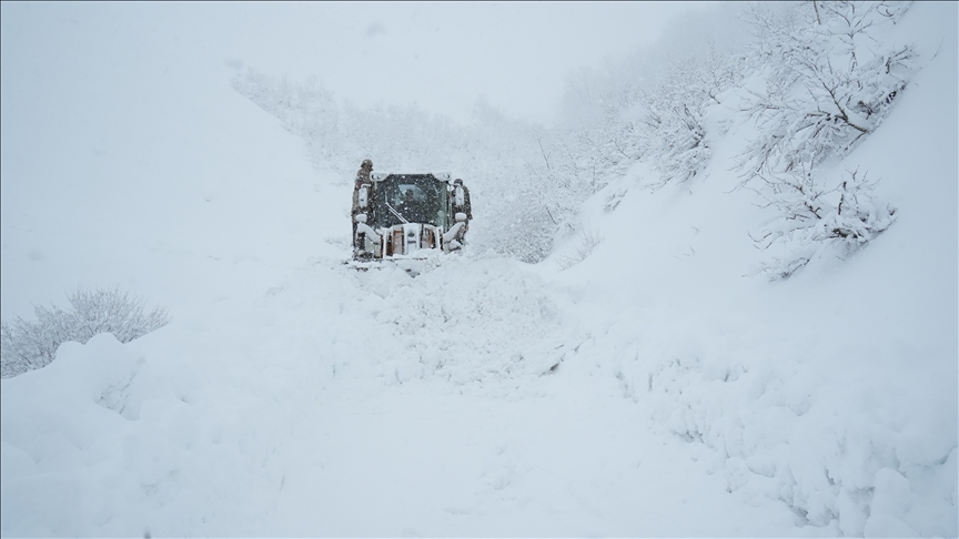 لە باکووری کوردستان بەفرێکی زۆر باریووە و ئاستەنگی هاتووچۆی درووستکردووە