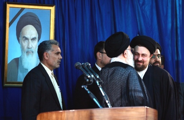 بەپەلە    ...   نەوەی خۆمەینی لە هەولێر چی دەکرد   ؟؟؟