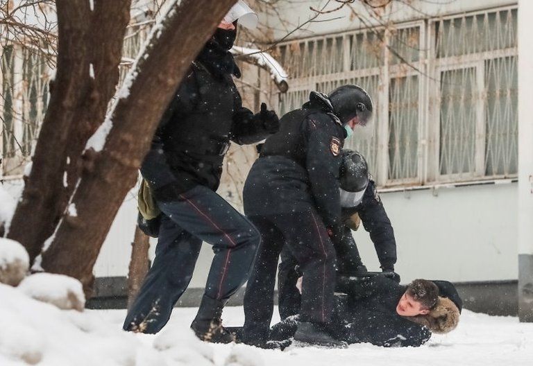 هەزاران خۆپیشاندەر لە ڕوسیا دەستبەسەر کران