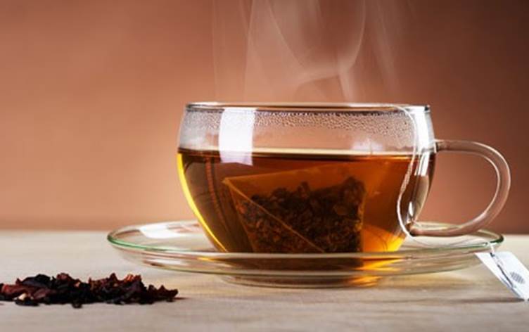 خواردنەوەی چای گەرم لە هاویندا تینوێتی دەشکێنێت