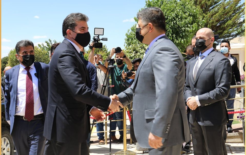 + وێنە      ...    لاهوور جەنگی سوپاسی نێچیرڤان بارزانی سەرۆکی هەرێمی کوردستان دەکات