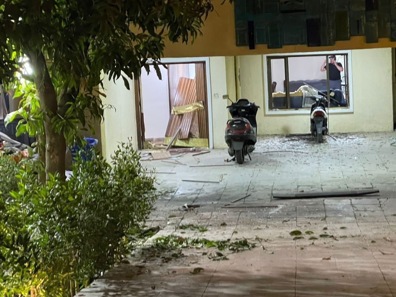 +    ڤیدیۆ    ...    تەقینەوەیەکی بەهێز بارەگای حیزبی تەقەدومی لە ناوچەی ئەعزەمییە لە شاری بەغدا دەکاتە ئامانج