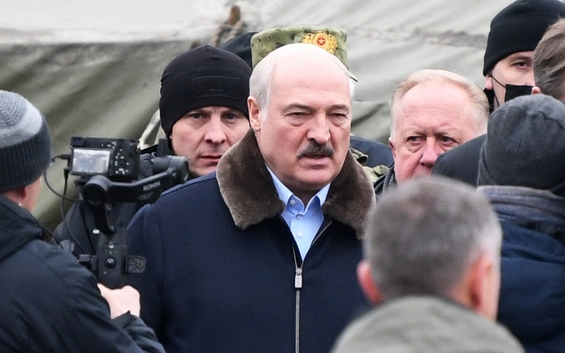 سەرۆککۆماری بێلاڕووسیا سەردانی شوێنی نیشتەجێ بوونی پەنابەرانی سنوورەکانی ووڵاتەکەی لەگەڵ پۆڵەندا دەکات