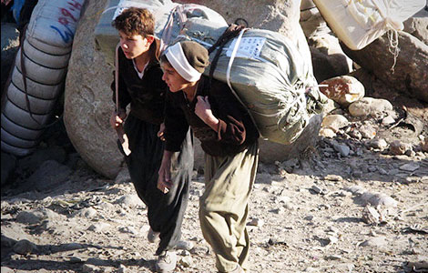 بەپەلە ... کۆڵبەرێکی تەمەن ١٩ ساڵ بە تەقەی ڕاستەوخۆی هێزە چەکدارەکانی ئێران کوژرا