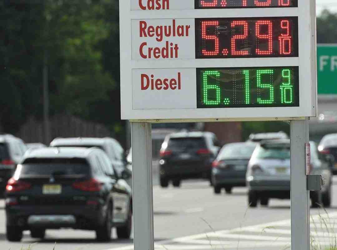 جۆ بایدن هۆکاری بەرزبوونەوەی بەنزین ڕادەگەێنێت