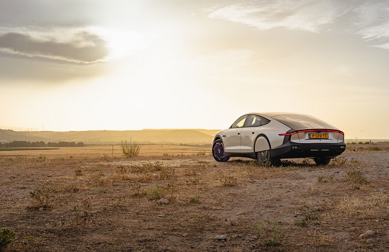 یەكەمین ئۆتۆمبێلی وزەی خۆر كەوتە بازاڕەكانی جیهانەوە