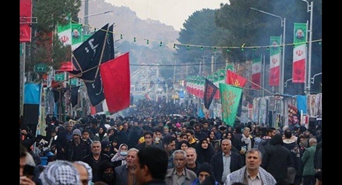 لە ئەنجامی دوو تەقینەوە لە نزیک گۆڕی قاسم سولەیمانی دەیان کەس کوژران و بریندار بوون