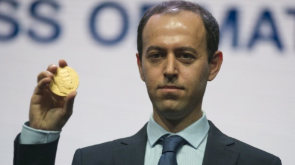 کۆچەر بیرکار بلیمەتی کورد لە لایەن زانکۆی کوردستان ی " سنە " ڕێزی لێگیرا