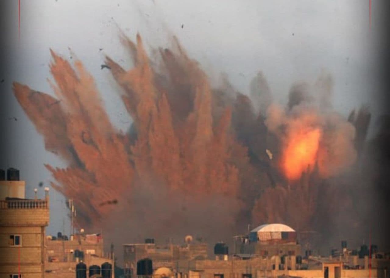 بەپەلە    ...    فڕۆکە شەڕکەرەکانی F16 ی ئیسرائیل ٥ خاڵی گرینگ لە غەززە یان بۆمباران کرد .