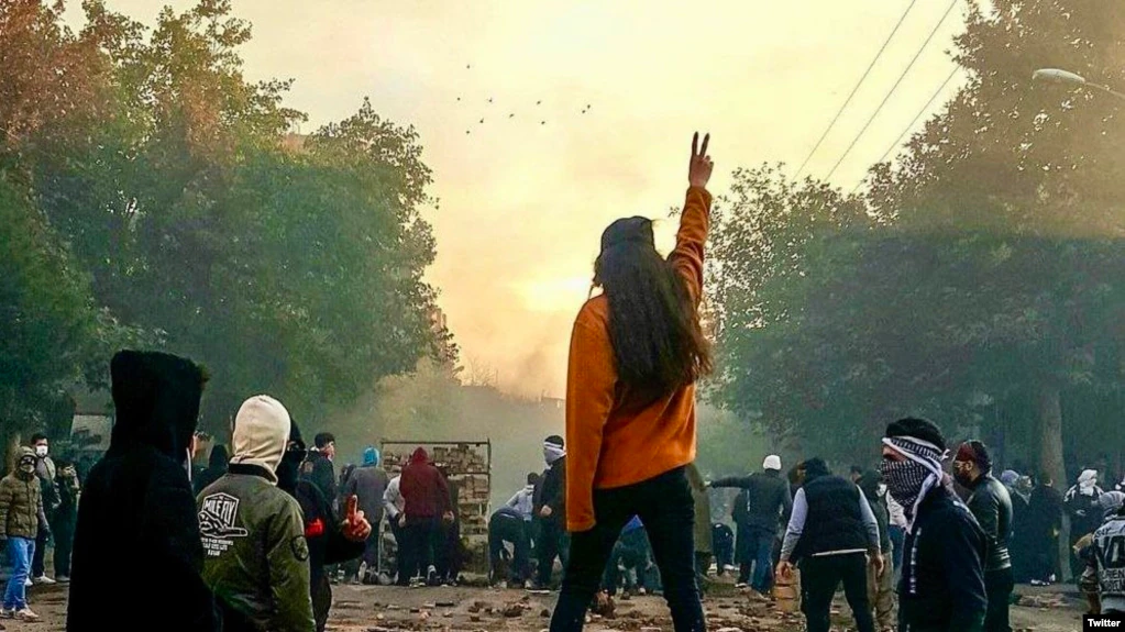 خوشکەزای خامەنەئی داوا لە وڵاتانی جیهان دەکات پەیوەندییەکان لەگەڵ تاران بپچڕن