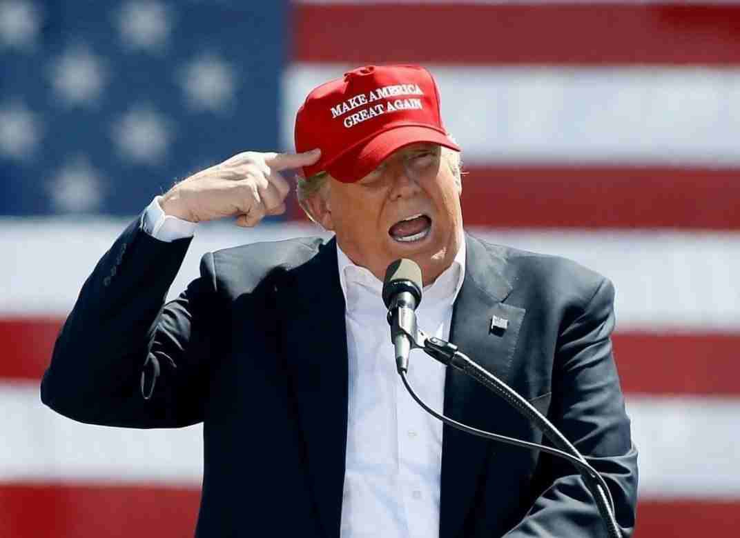 دۆناڵد ترامپ : جۆرج بۆش یش بەڵگەگەلی نهێنی بۆ ڕێستۆرانتێکی چینی گواستبووەوە