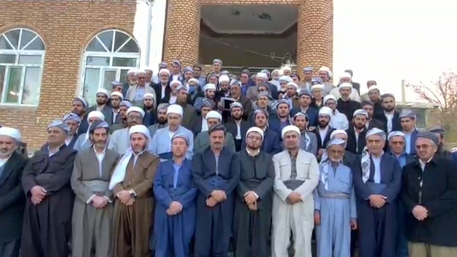 پشتیوانیی مامۆستایانی ئایینیی شاری ورمێ لە خەڵکی ڕاپەڕیوی کوردستان