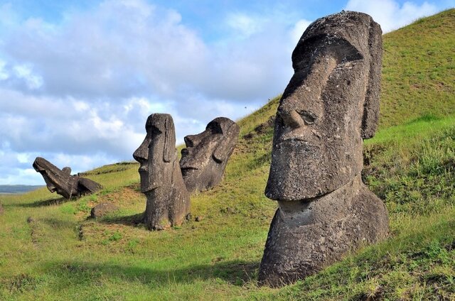 لە دوورگەی ئیستەر پەیکەرێکی زەبەلاح دۆزرایەوە.