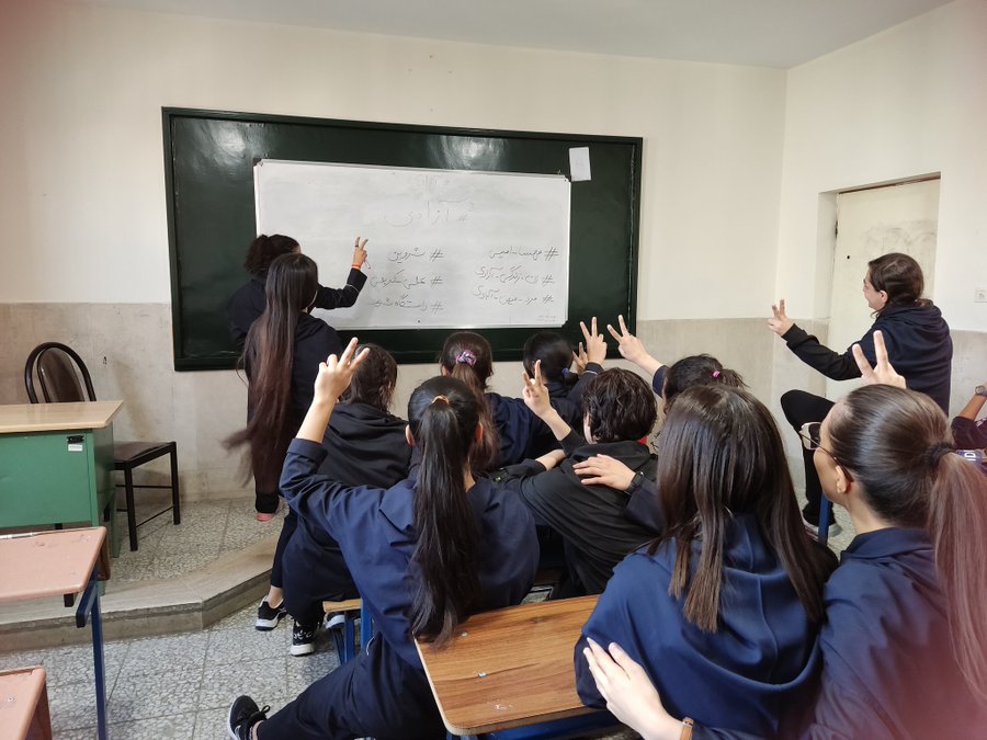 لە سەرەتای ساڵی نوێوە، ١١٠ قوتابی و ٤٦ مامۆستا لە ئێران دەستگیرکراون