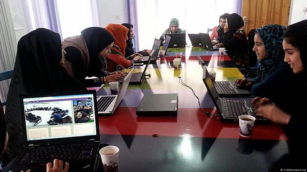 تاڵیبان کارکردنی ژنانی لە دامەزراوەگەلی ناحکوومی قەدەغە کرد