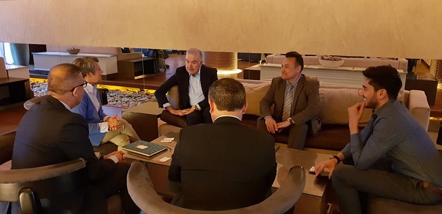 شاندێكی سویدی پسپۆڕ لە بواری ئاوارە و كۆچبەران ، لەگەڵ بەرپرسی پەیوەندییەكانی دەرەوەی پارتی دیموکراتی كوردستان کۆبوونەوە