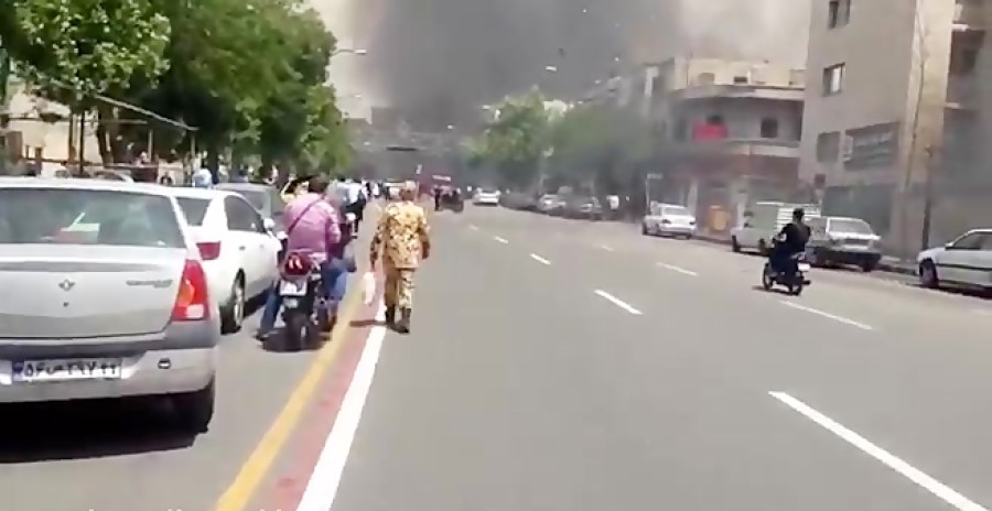 بەپەلە   ...   لە ئاکامی گران بوونی بەنزین لە ئێران زۆربەی بەنزینخانەکانی ئێران لە ئاگردا دەسووتێنرێن