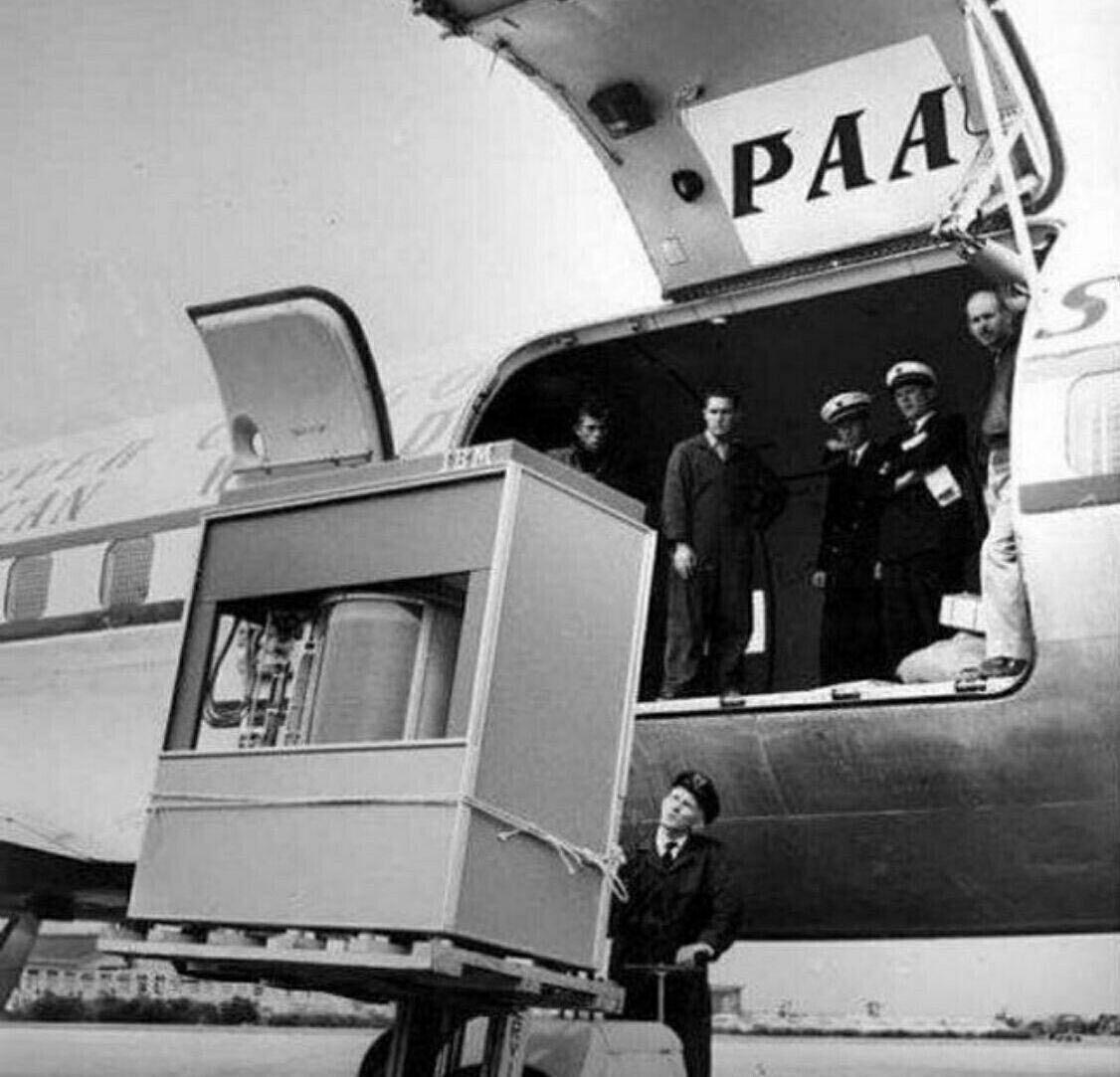 زانست   ..  ئایا دەزانن هارد دیسکەکانی پێشوو کێشیان چەند بوو و چۆن دەگوازرانەوە ؟؟؟