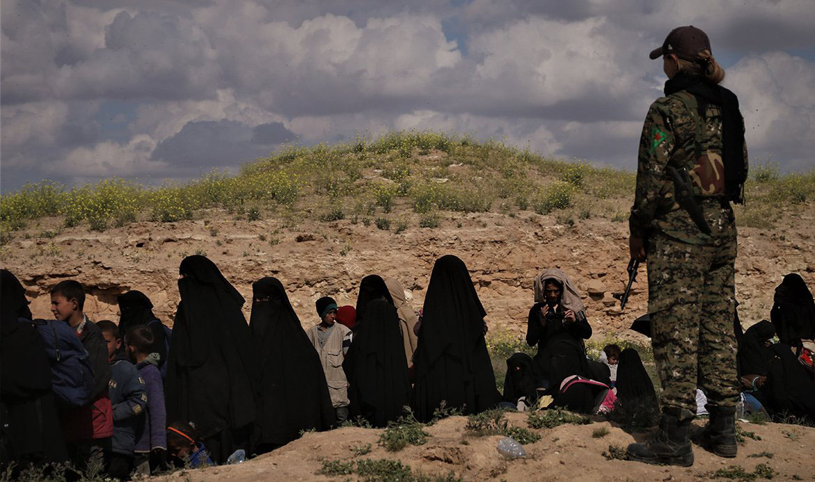 دەیان چەکداری سووری و بیانی داعش خۆیان ڕادەستی هێزەکانی " هەسەدە " کردووە