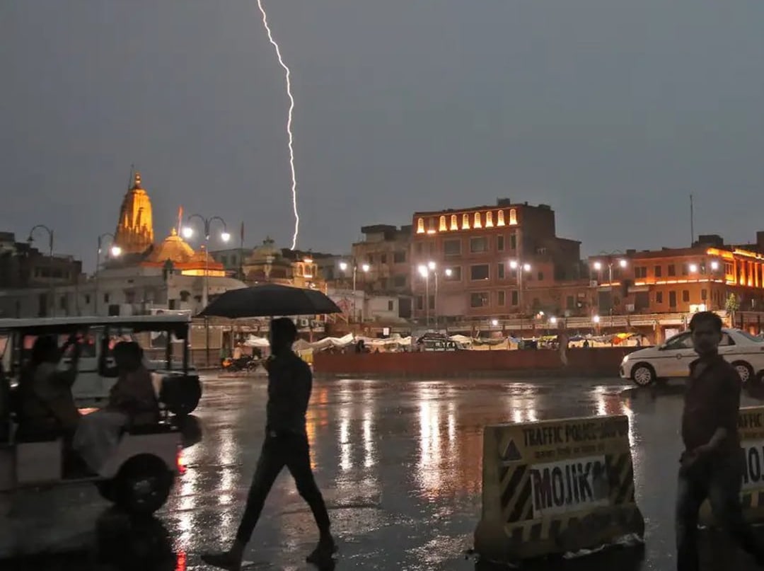 هەورە برووسکە گیانی ٧٥٠ کەسی گرت
