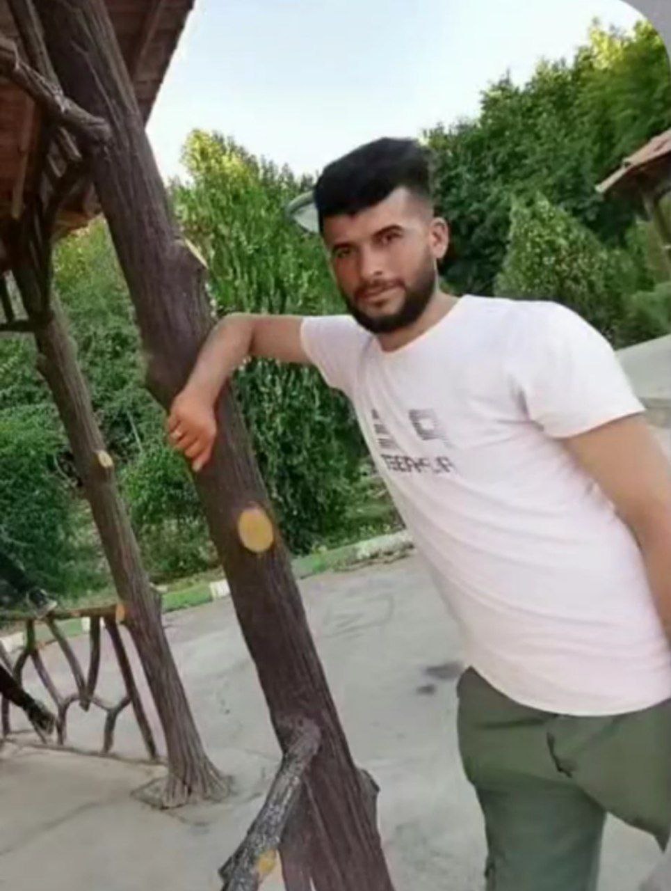 کۆڵبەرێکی خەڵکی سەقز بە تەقەی ڕاستەوخۆی هێزە چەکدارەکانی ئێران کوژرا