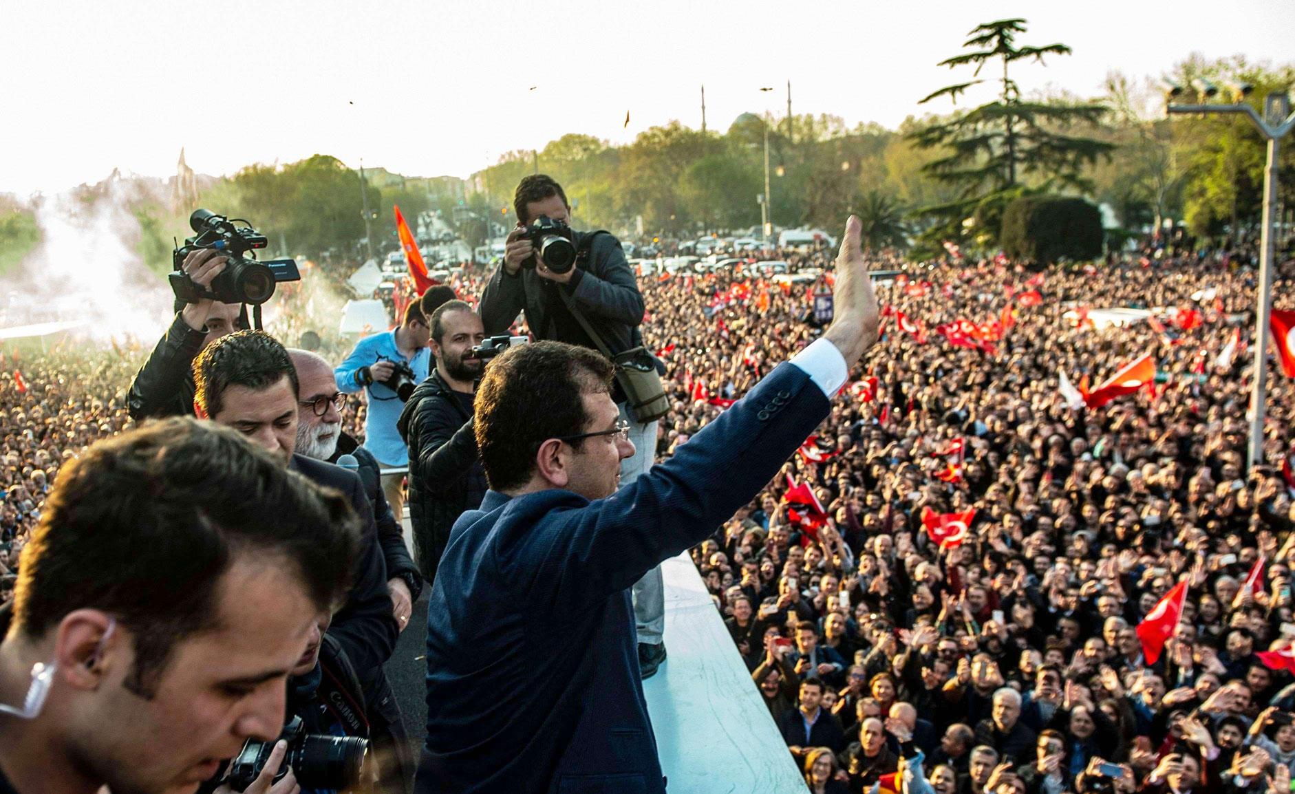 ئێوارەی ئەمڕۆ سەرۆکایەتی شارەوانی ئیستانبوڵ لە ڕێوڕەسمێکدا ڕادەستی ئیمام ئۆغلۆ دەکرێت