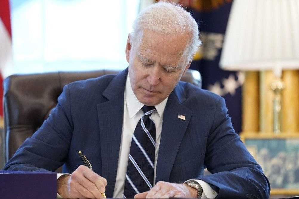 بایدن باری نائاسایی نیشتمانی لە دژی ئێران درێژکردەوە