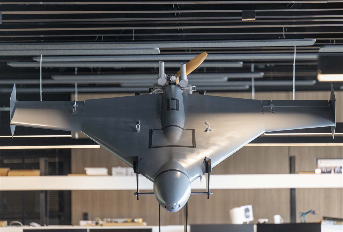 هاوشێوەیی و لێکچوونێکی حاشا هەڵنەگری فڕۆکەی بێفڕۆکەوانی نوێی تورکیا لەگەڵ فڕۆکەی شاهێد ١٣٦ی ئێران