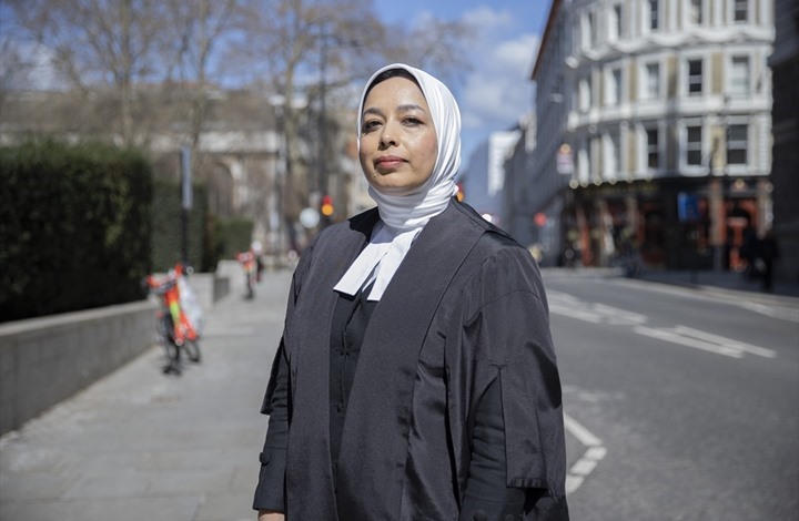 بۆ یەکەمین جار پارێزەرێکی باڵاپۆش دەبێتە ڕاویژکاری مەلیکەی بەریتانیا