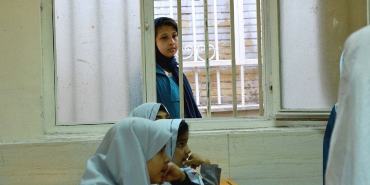 لە پارێزگای کرماشان دوای هاتنی کۆرۆنا دوو هەزار قوتابی وازیان لەخوێندن هێناوە