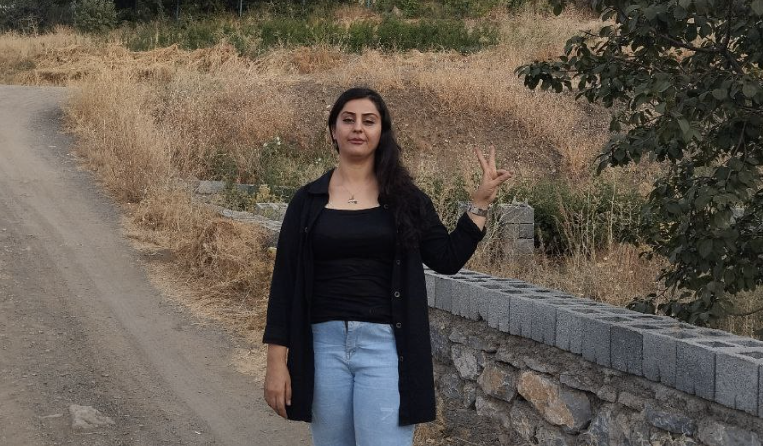 ژنە چالاکێکی کورد لە سنە سزای بەندکرانی بەسەردا سەپا