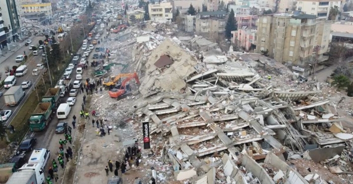 كوڕ و باوكێك لە دوای 115 كات ژمێر لەژێر داروپەردووی بومەلەرزەكە ڕزگار کران