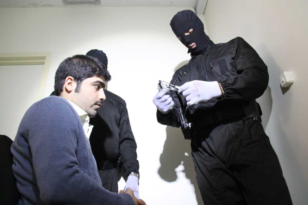 دەزگای هەواڵگری ئێران  :  تیمێکی سیخوڕی دەزگای هەواڵگری و سیخۆڕی مووساد مان لە ناوخۆی ئێران دەست بەسەر کردووە