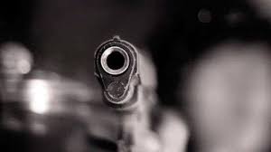 کرماشان/ پیاوێک هاوژینەکەی و دوو کەسی دیکەی کوشت