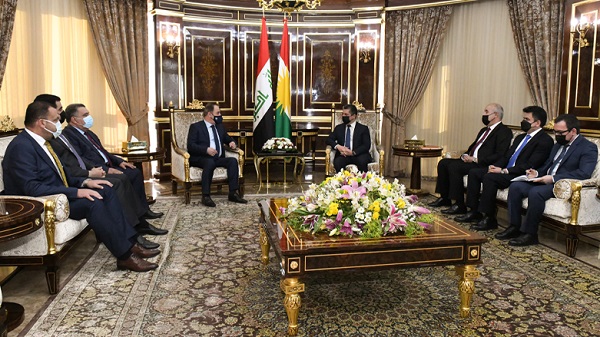 مەسروور بارزانی سەرۆکی حکوومەتی هەرێمی کوردستان، پێشوازی لە عادل کەریم وەزیری کارەبای عێراق کرد