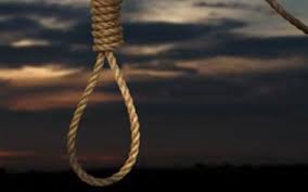 ڕۆژهەڵات/ پیاوێک لە ئەنجامی شەڕی دووژنەکەی خۆی هەڵواسی